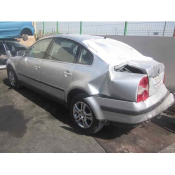 VOLKSWAGEN PASSAT BERLINA (3B3)