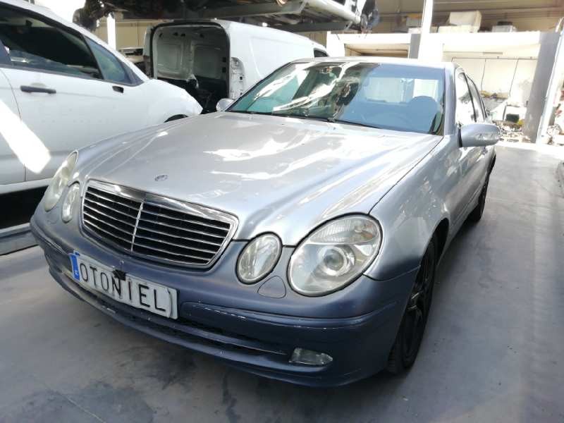 mercedes-benz clase e (w211) berlina del año 2002
