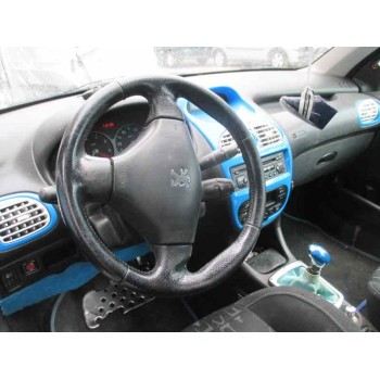 peugeot 206 berlina del año 2001