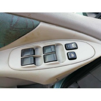 nissan almera tino (v10m) del año 2000