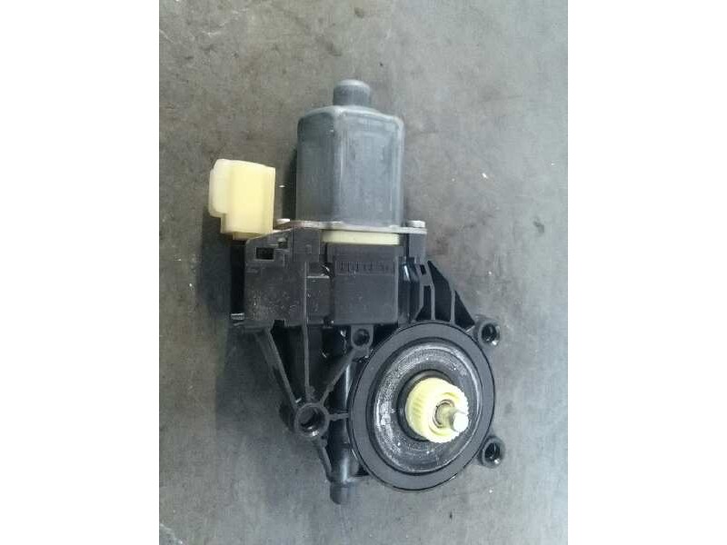 Recambio de motor elevalunas delantero derecho para ford fiesta (cb1) titanium referencia OEM IAM 0130822407  
