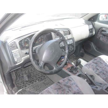 nissan primera berlina (p11) del año 1999