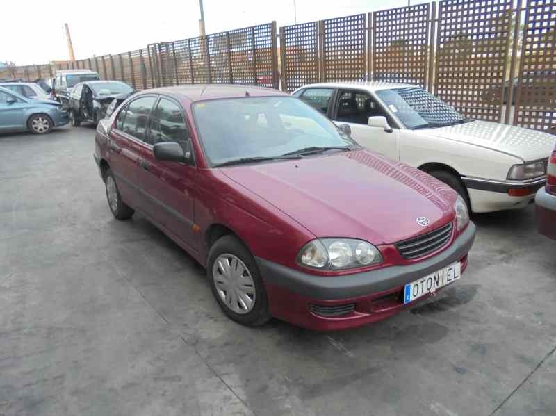 toyota avensis berlina (t 22) del año 1999