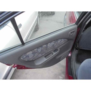 toyota avensis berlina (t 22) del año 1999