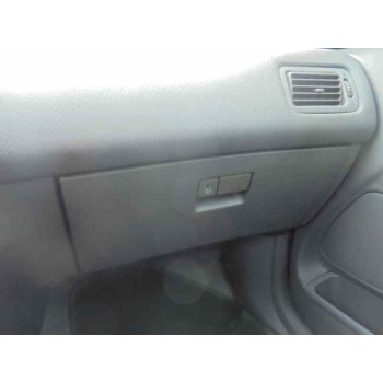 toyota avensis berlina (t 22) del año 1999