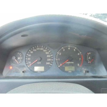 toyota avensis berlina (t 22) del año 1999