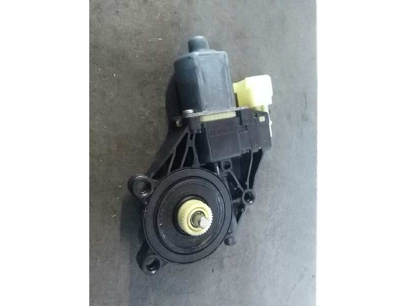 Recambio de motor elevalunas delantero izquierdo para ford fiesta (cb1) titanium referencia OEM IAM 8A6114A389B  