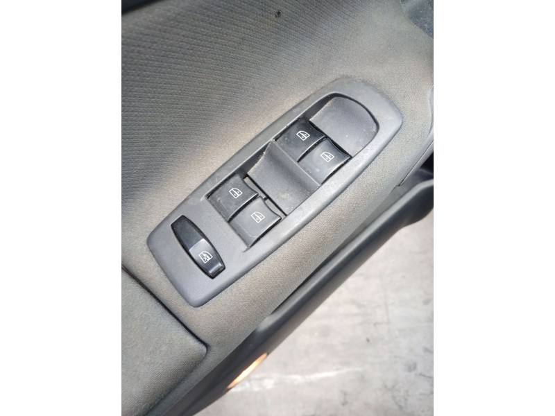Recambio de mando elevalunas delantero izquierdo para renault koleos i (hy_) 2.0 dci (hy0k) referencia OEM IAM 25401jy00c  