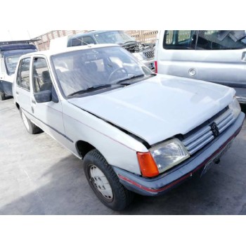 peugeot 205 berlina del año 1986