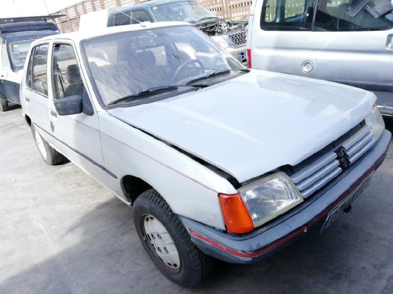 PEUGEOT 205 BERLINA
