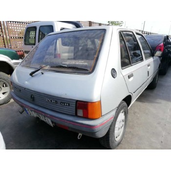 peugeot 205 berlina del año 1986