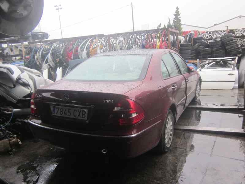 mercedes-benz clase e (w211) berlina del año 2004