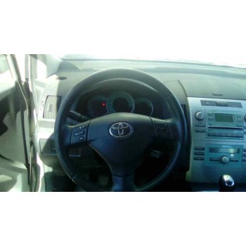 toyota corolla verso (r1) del año 2004