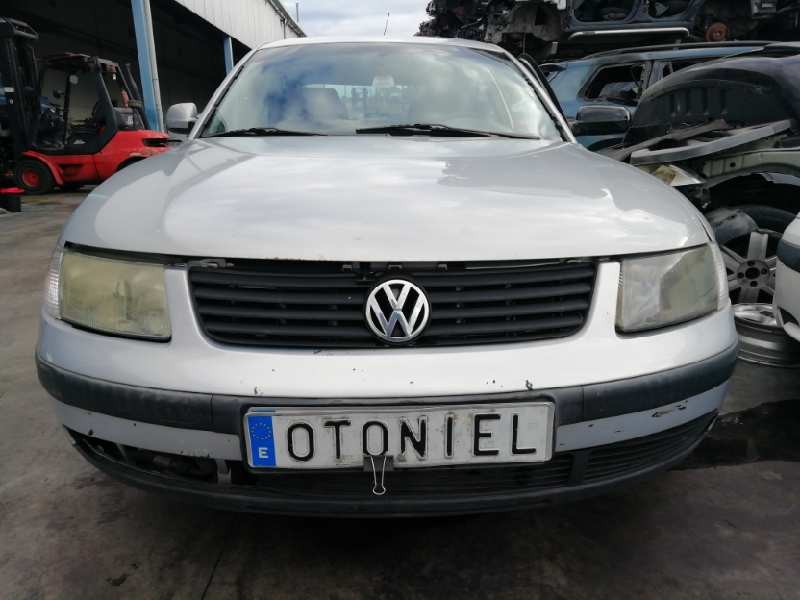 VOLKSWAGEN PASSAT BERLINA (3B2)