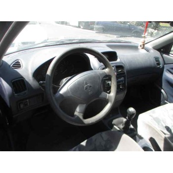 mitsubishi carisma berlina 5 (da0) del año 2000