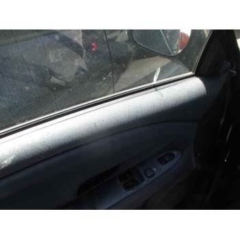 mitsubishi carisma berlina 5 (da0) del año 2000