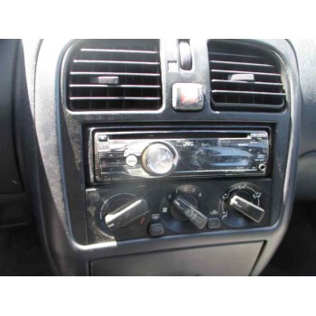 mitsubishi carisma berlina 5 (da0) del año 2000