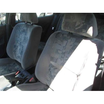 mitsubishi carisma berlina 5 (da0) del año 2000