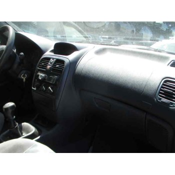 mitsubishi carisma berlina 5 (da0) del año 2000