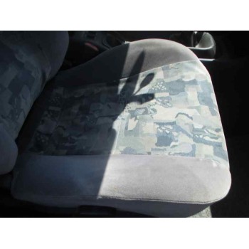 mitsubishi carisma berlina 5 (da0) del año 2000