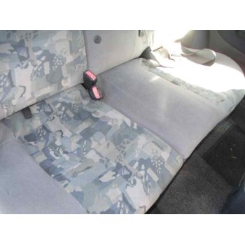 mitsubishi carisma berlina 5 (da0) del año 2000