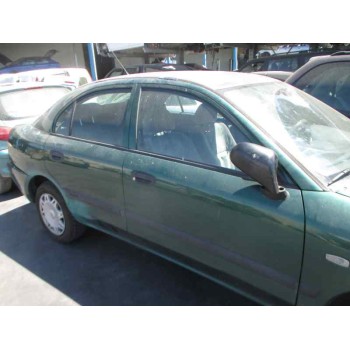 mitsubishi carisma berlina 5 (da0) del año 2000