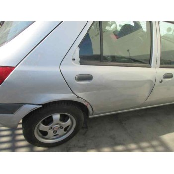 ford fiesta berlina (dx) del año 2001
