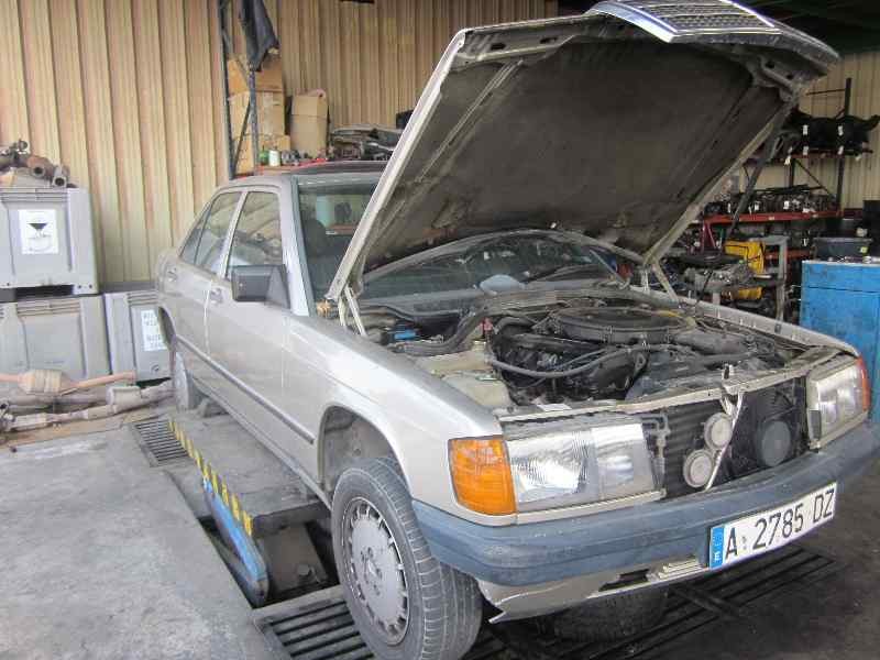 mercedes-benz clase c (w201) berlina del año 1985