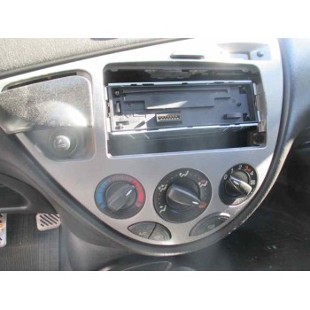 ford focus berlina (cak) del año 2001