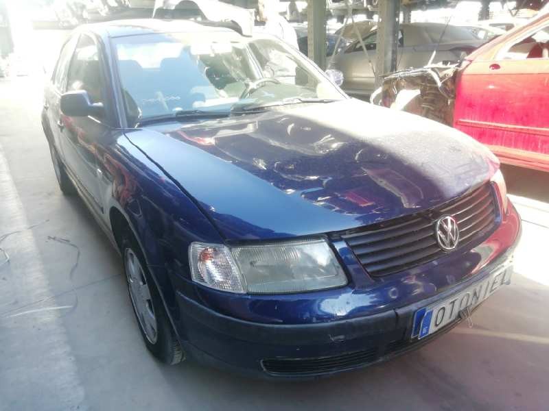 VOLKSWAGEN PASSAT BERLINA (3B2)