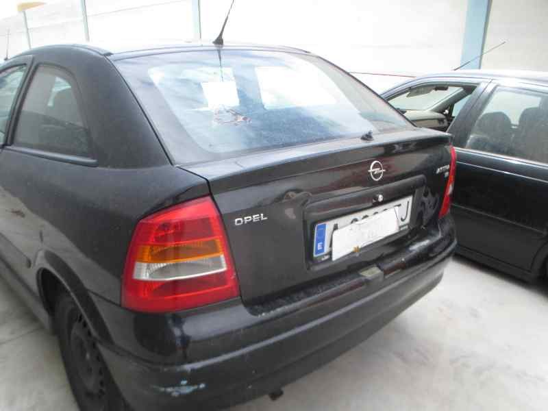 opel astra g berlina del año 2000