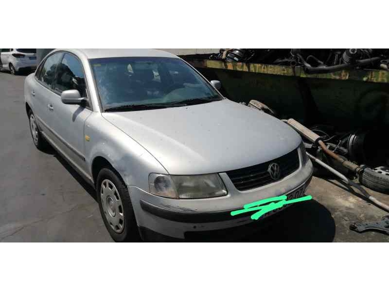 VOLKSWAGEN PASSAT BERLINA (3B2)