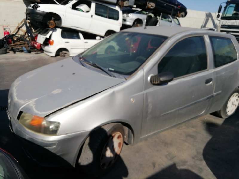 FIAT PUNTO BERLINA (188)