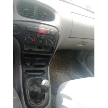 hyundai lantra berlina (rd) del año 2000