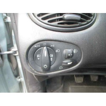 ford focus berlina (cak) del año 2003