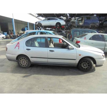 nissan primera berlina (p11) del año 2000