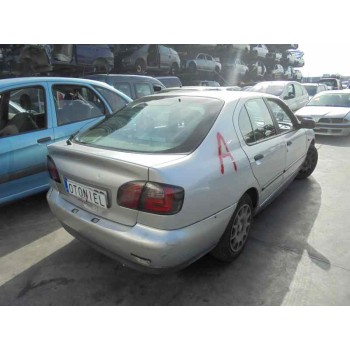 nissan primera berlina (p11) del año 2000