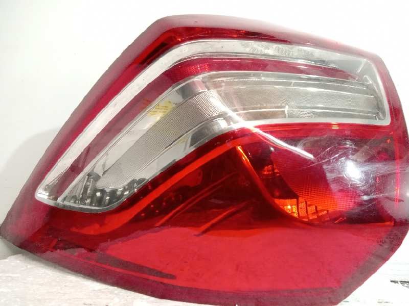 Recambio de piloto trasero derecho para renault megane ii classic berlina confort dynamique referencia OEM IAM 8200757701  