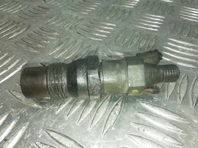 Recambio de inyector para volkswagen polo berlina (6n1) básico referencia OEM IAM 028130201C  