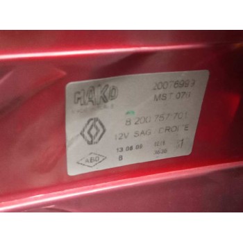 Recambio de piloto trasero derecho para renault megane ii classic berlina confort dynamique referencia OEM IAM 8200757701  