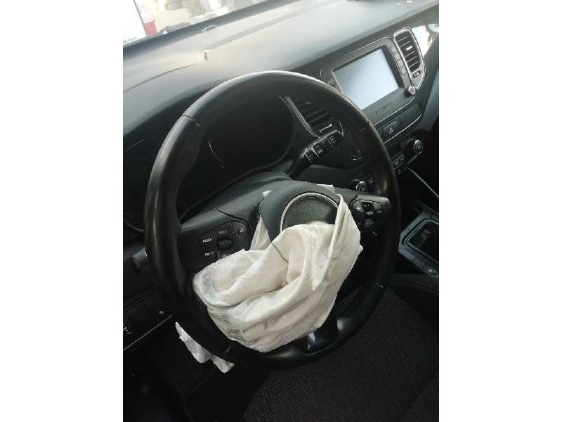 Recambio de volante para kia carens ( ) drive referencia OEM IAM   