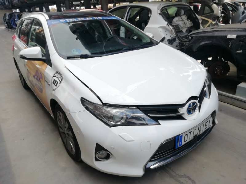 TOYOTA AURIS TOURING SPORTS (E18)