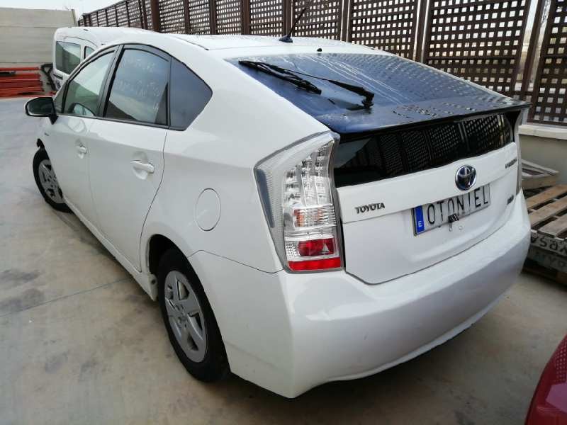 TOYOTA PRIUS (NHW30)