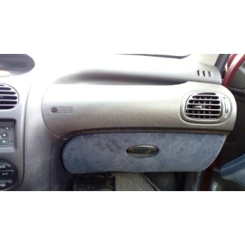 peugeot 206 berlina del año 2002