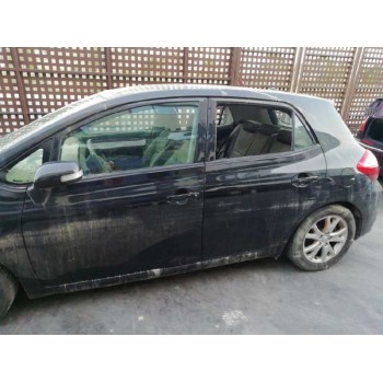 toyota auris del año 2011