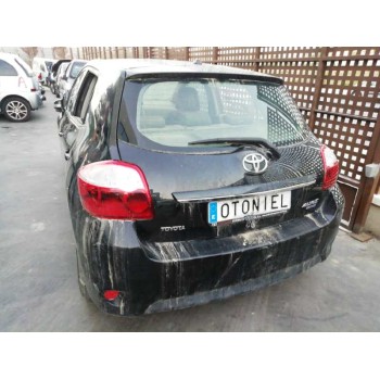 toyota auris del año 2011