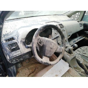 toyota auris del año 2011