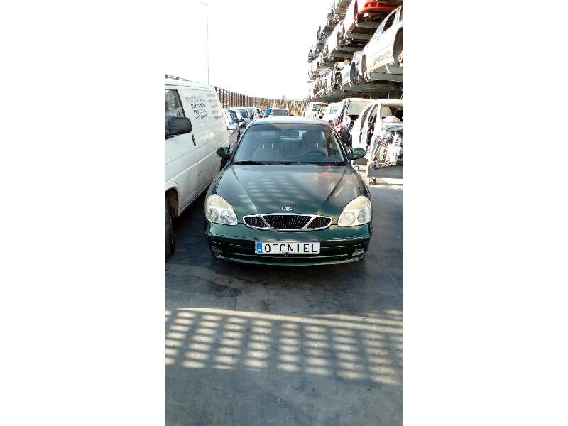 daewoo nubira berlina del año 2001