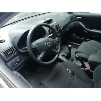 toyota avensis berlina (t25) del año 2005