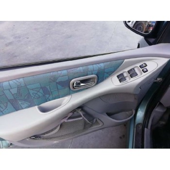 nissan almera tino (v10m) del año 2000